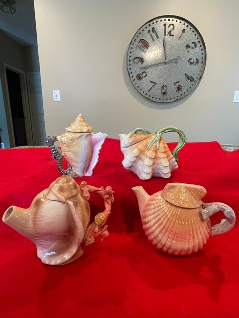 Lot of 4 Collectable Mini Porcelain Sea Shell Teapots Vintage Thailand