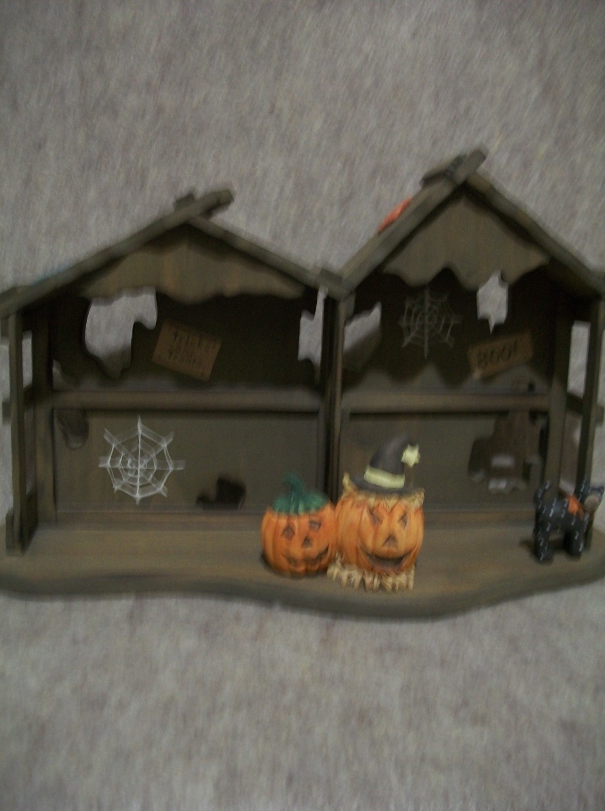 We make Magic with Moo with Barn – Halloween – Mary Moo Moo Cow Figurine
