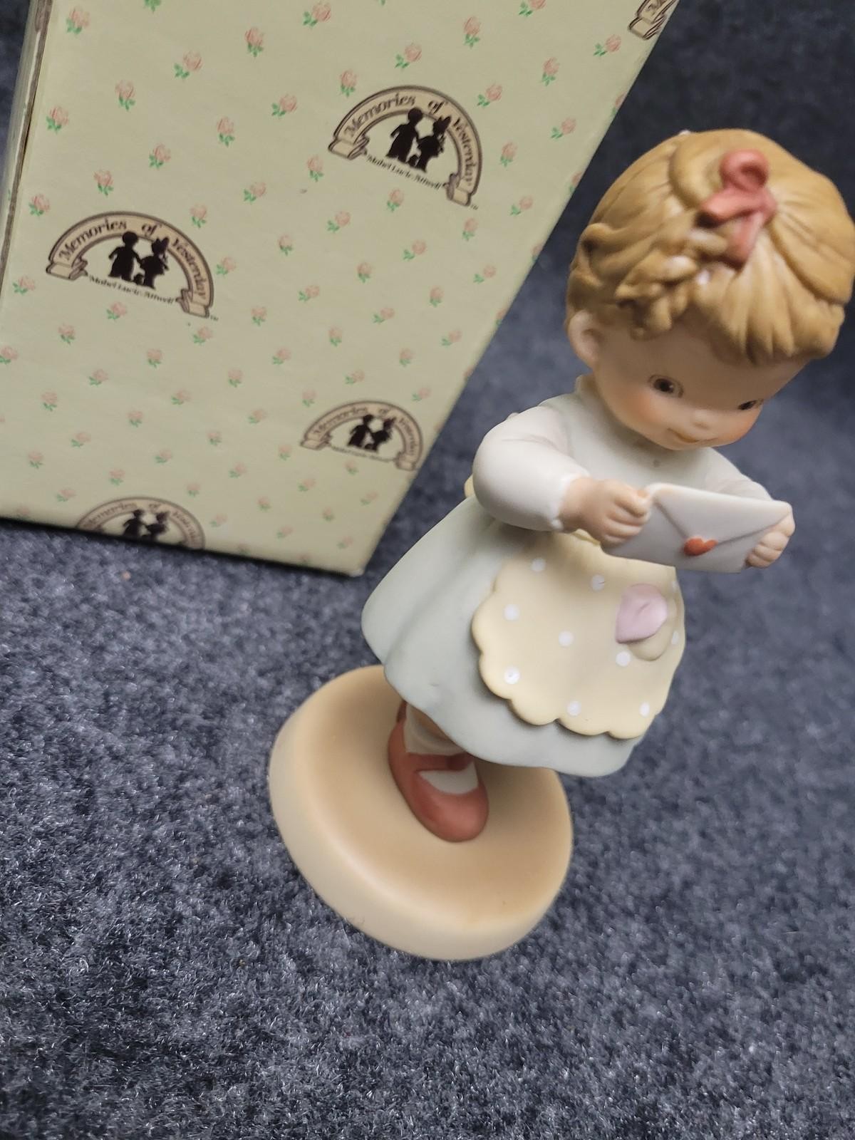Vintage Memories of Yesterday Figurine He Hasn’t Forgotten Me Valentine Boxed 19