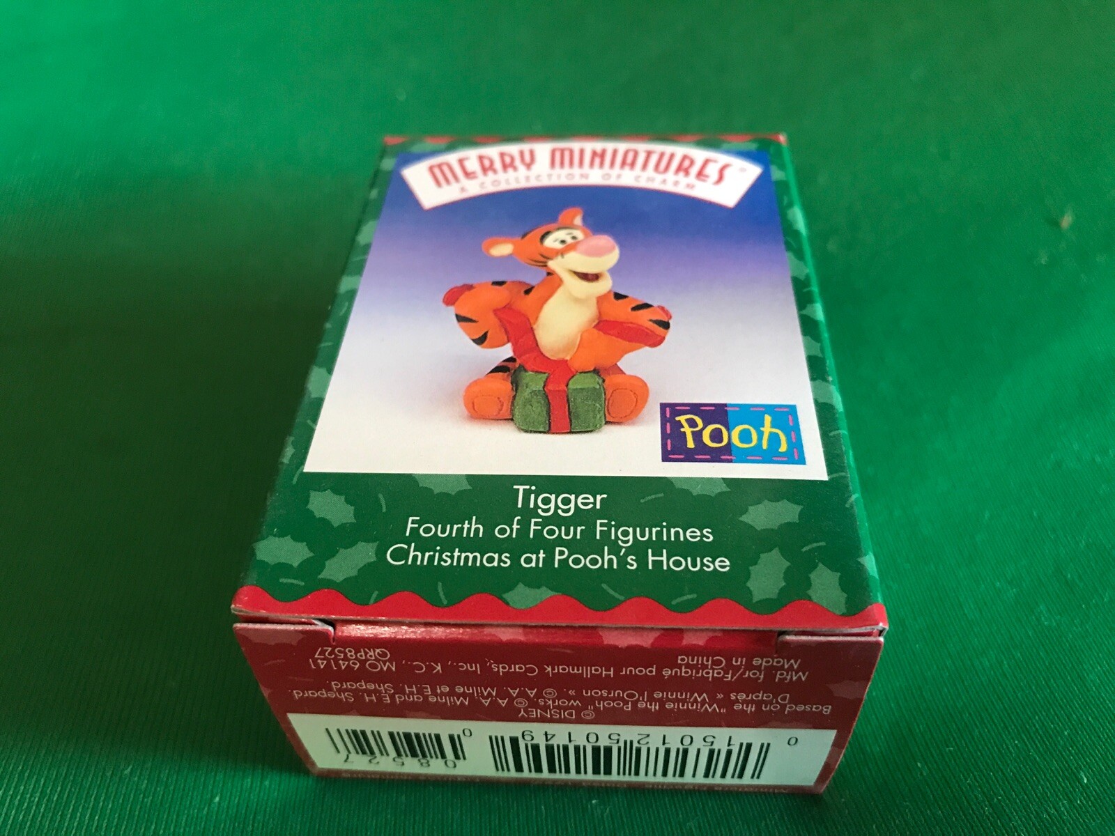 TIGGER HALLMARK MERRY MINATURES ORNAMENT #4 CHRISTMAS AT POOH’S HOUSE SERIES