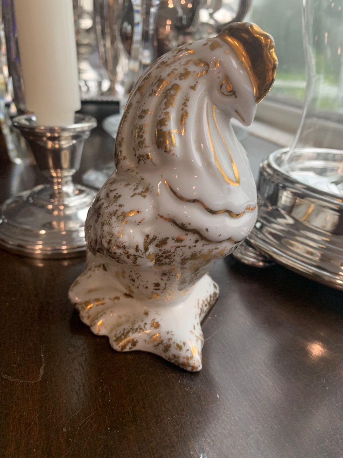 ROOSTER FIGURINE IN WHITE PORCELAIN WITH SHINY GOLD ACCENTS-VINTAGE AND UNMARKED
