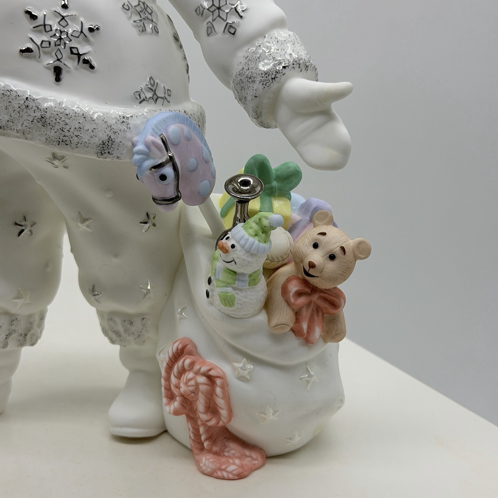 Lenox Platinum Classics Figurine Santa’s Christmas Magic 9”H White Holiday 2002