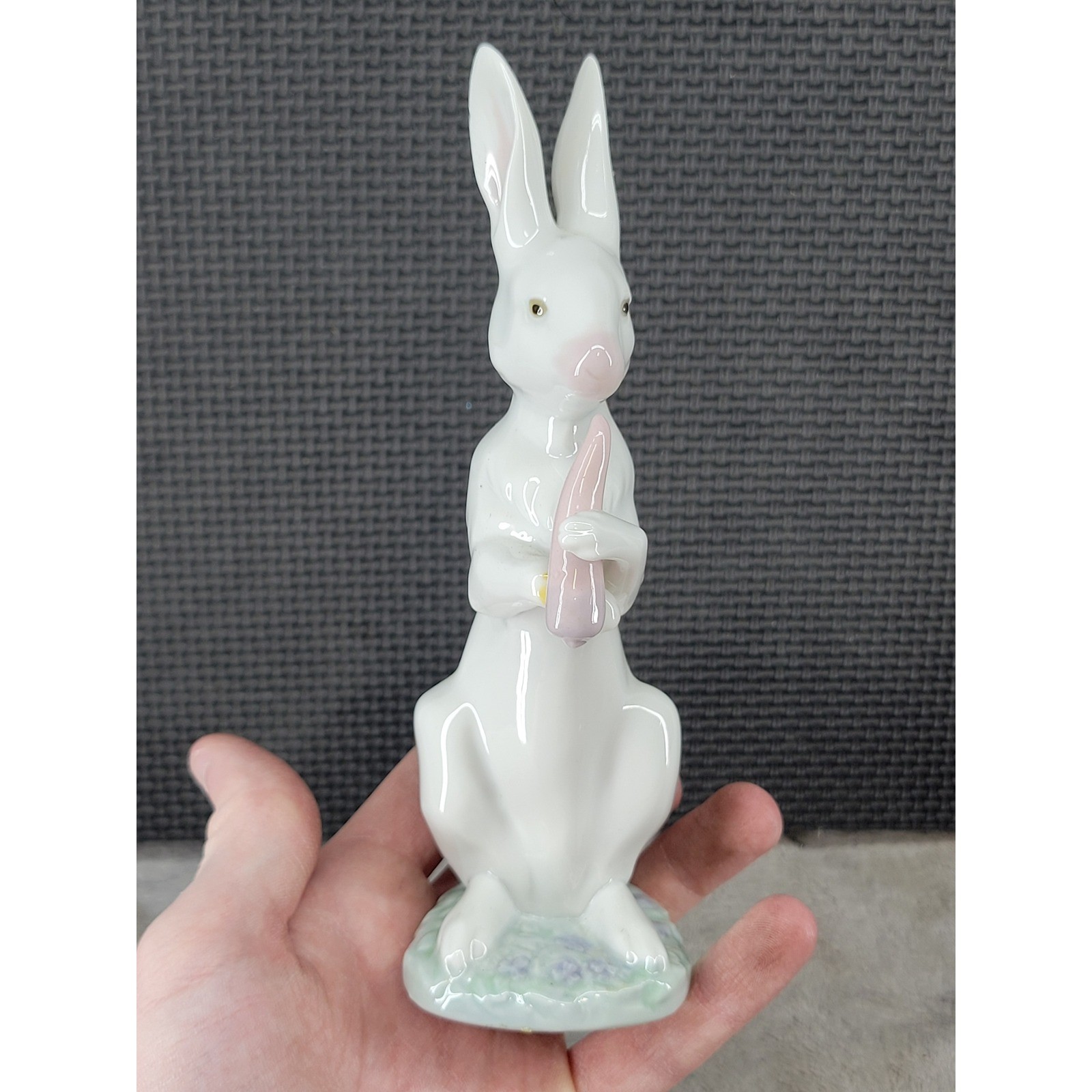 Lladro 5889 Bunny Hug Porcelain Figurine Rabbit with Carrot Spain Glossy 7″