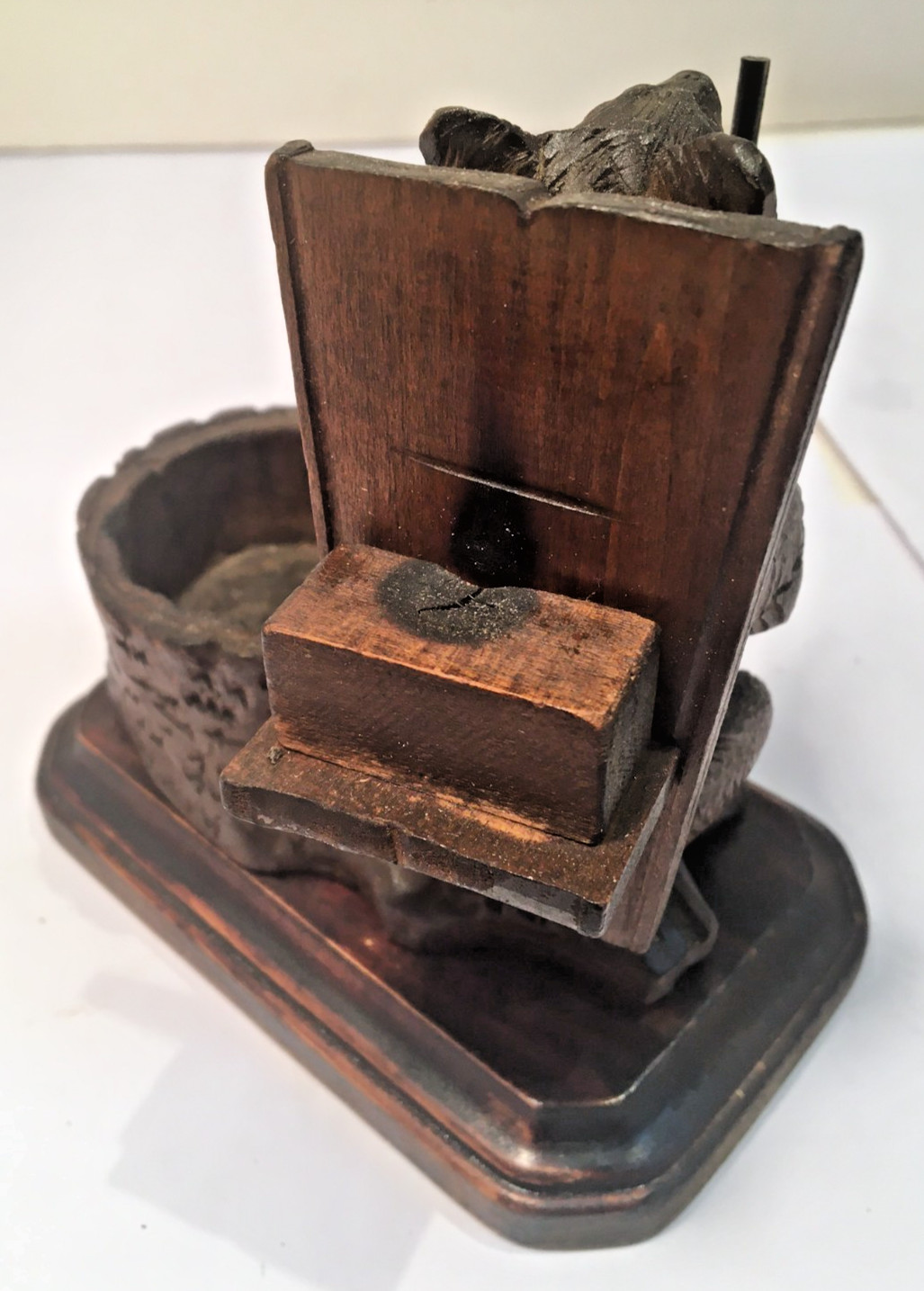 ANTIQUE BLACK FOREST SWISS WOOD CARVED BEAR SMOKING OR INKWELL STAND