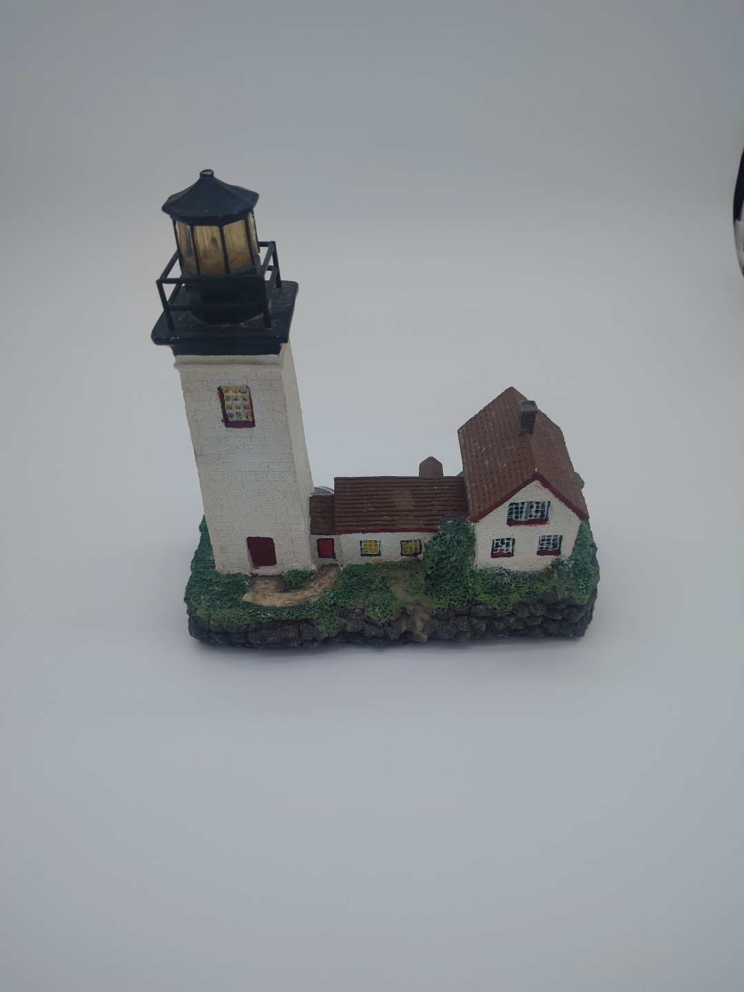 Vintage 8 In Ceramic Maine Lighthouse