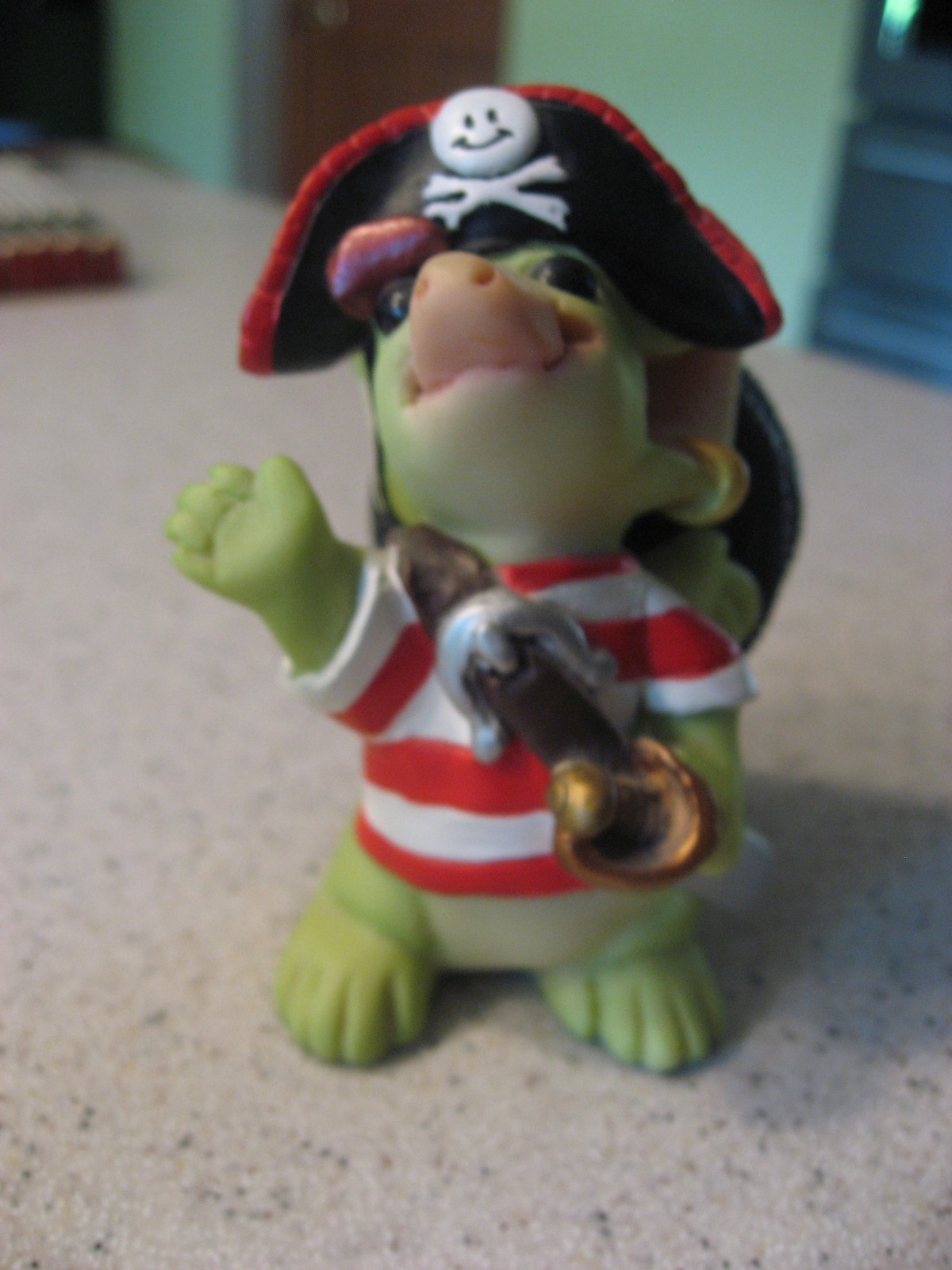 Real Musgrave Whimsical Pocket Dragons Cookie Pirate Figurine 2004