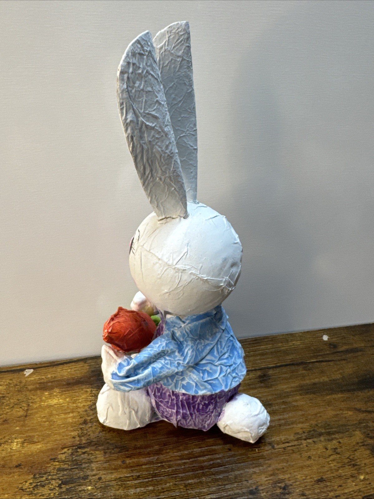 RARE VTG 4.5″ Hand Painted Paper Papier Mache Rabbit Bunny Holding Carrot Figure