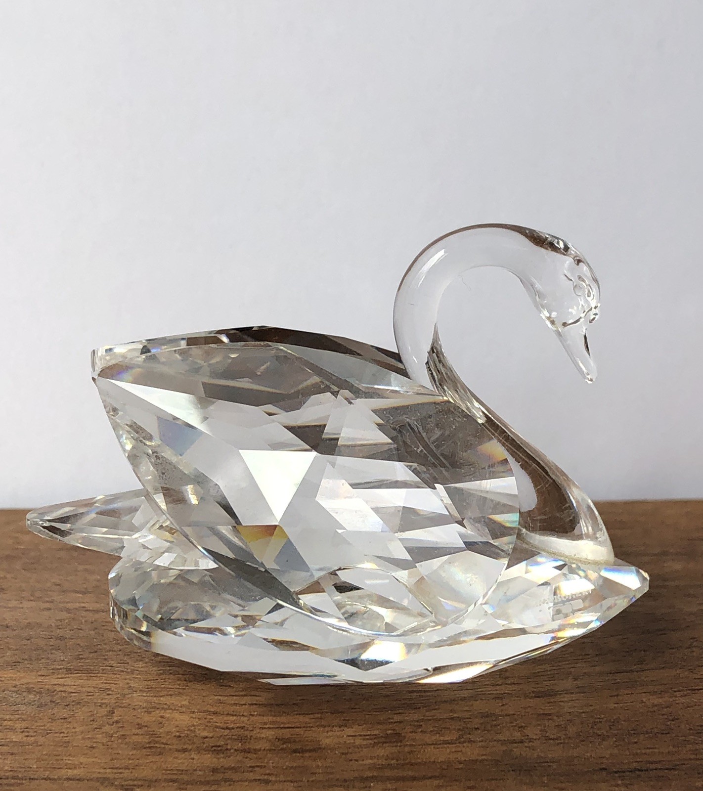 Swarovski Crystal Beauties of the Lake Collectible Iconic Swan Figurine