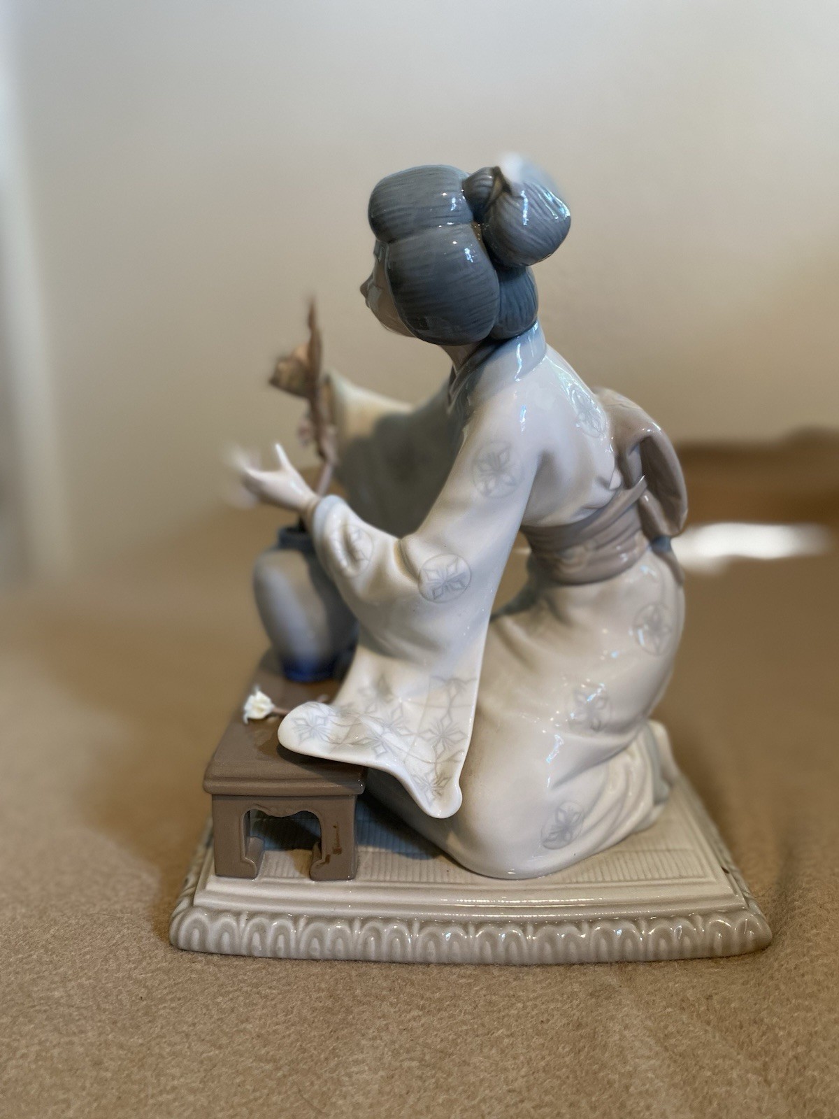 Lladro Japanese Girl Decorating Geisha Flower Arranger 4840 Figurine