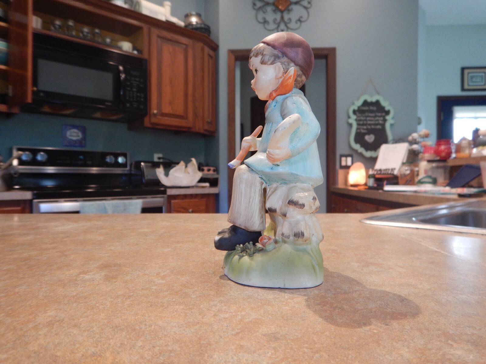 Royal Crown 6.5″ Ceramic Figurine – Little Artist