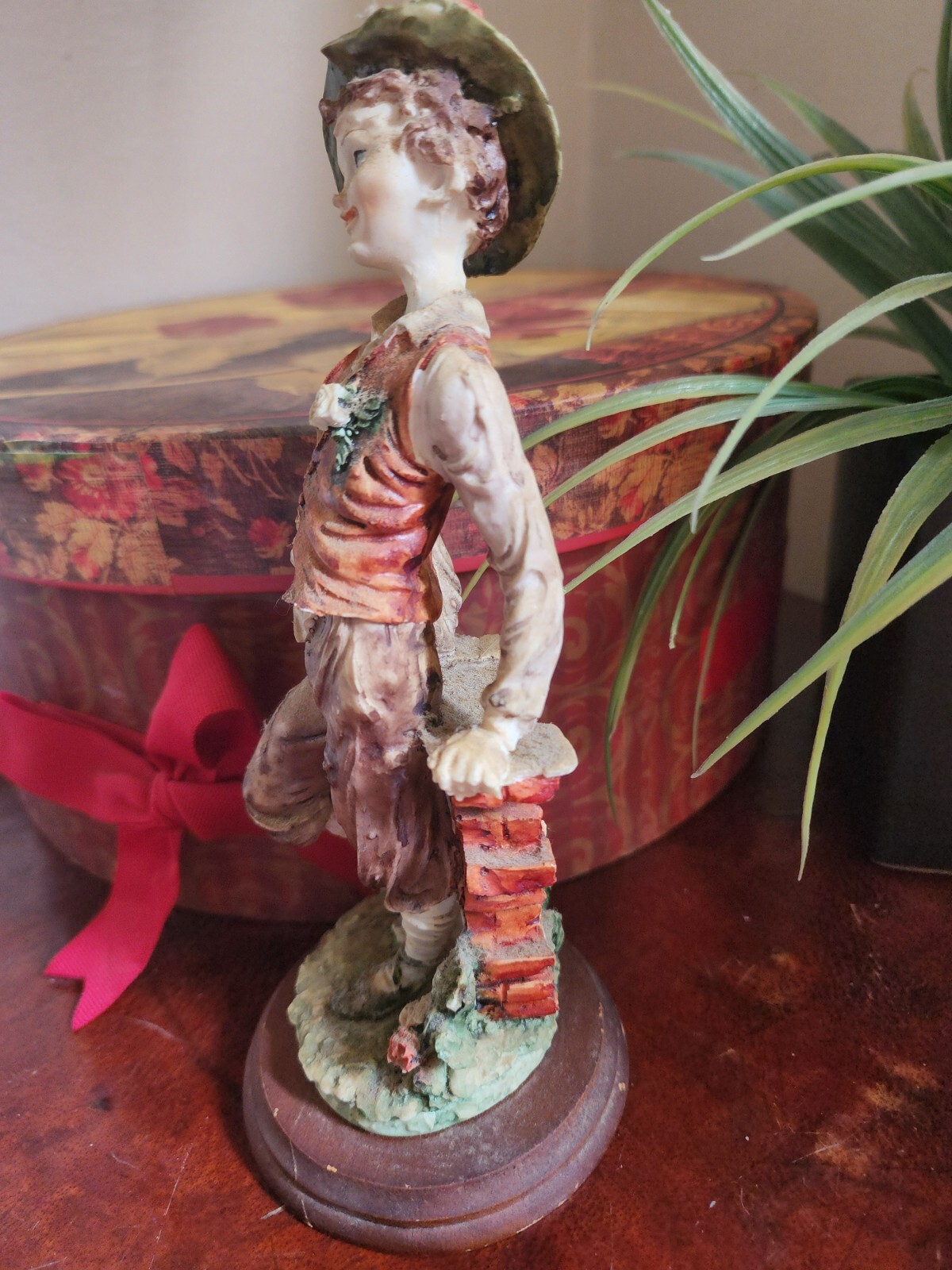 Giuseppe Armani Young Traveler Boy Capodimonte Figurine 9″H 1989 [Unsigned]