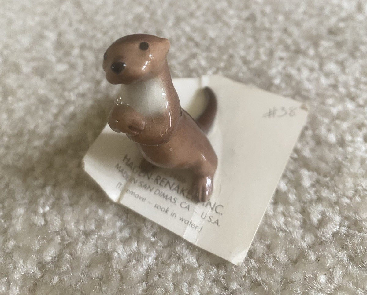Hagen-Renaker Miniature Brown Otter Standing Up on Original Card FREE SHIP