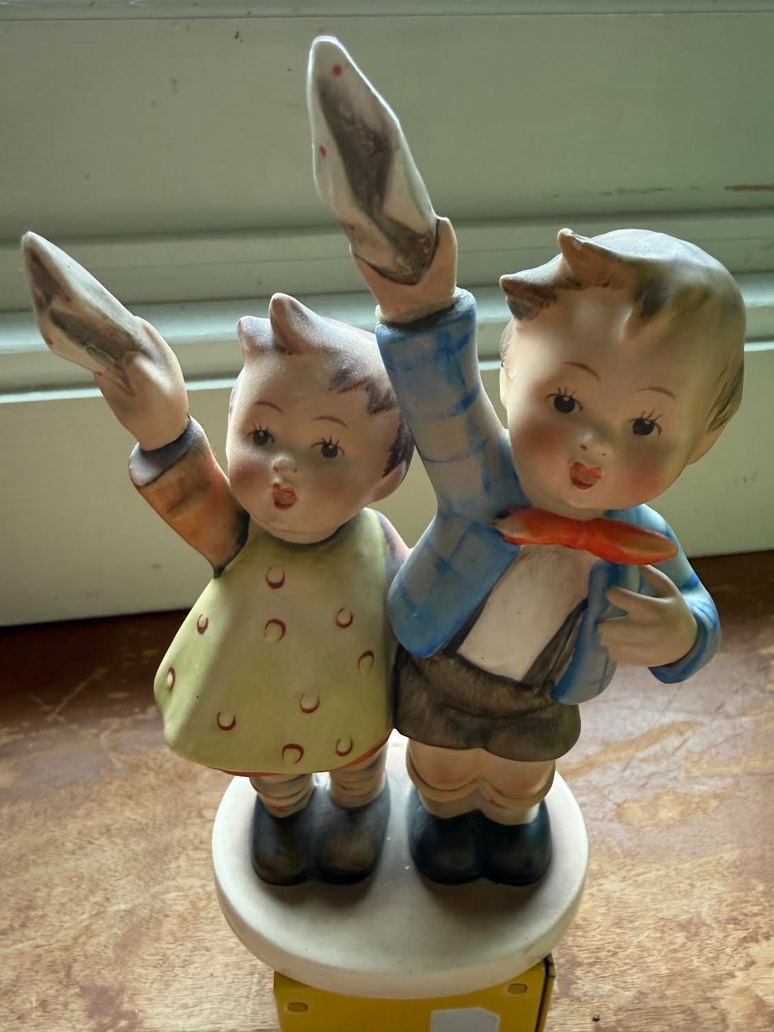 Vintage Goebel M.I. Hummel “Auf Wiedersehen” HUM 153/0 TMK-2 Full Bee Figurine