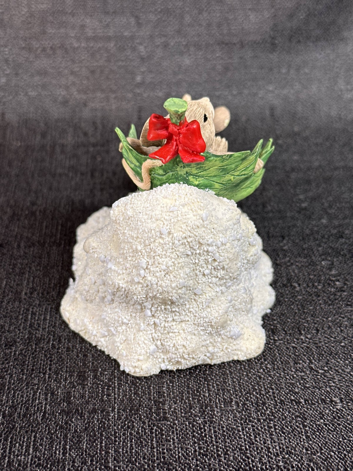 Charming Tails Flying Leaf Saucer Figurine Mouse 87/305 Christmas Sledding Snow