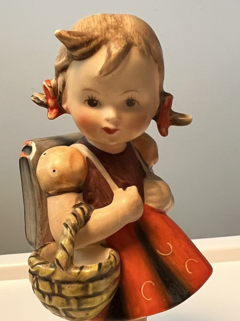 Vintage Goebel Hummel Hand Painted Figurine “School Girl” TMK-2 1950-1959 1955