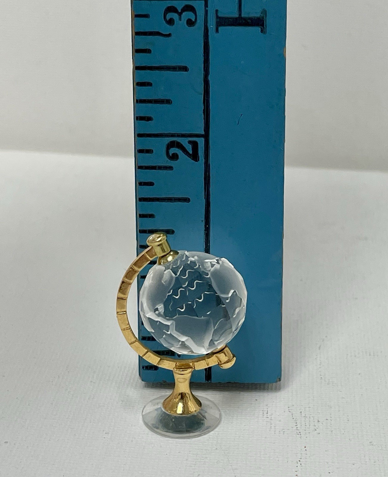 Swarovski Crystal Globe Figurine w/Detailed Countries & Continents-1 3/4”H x 1”W