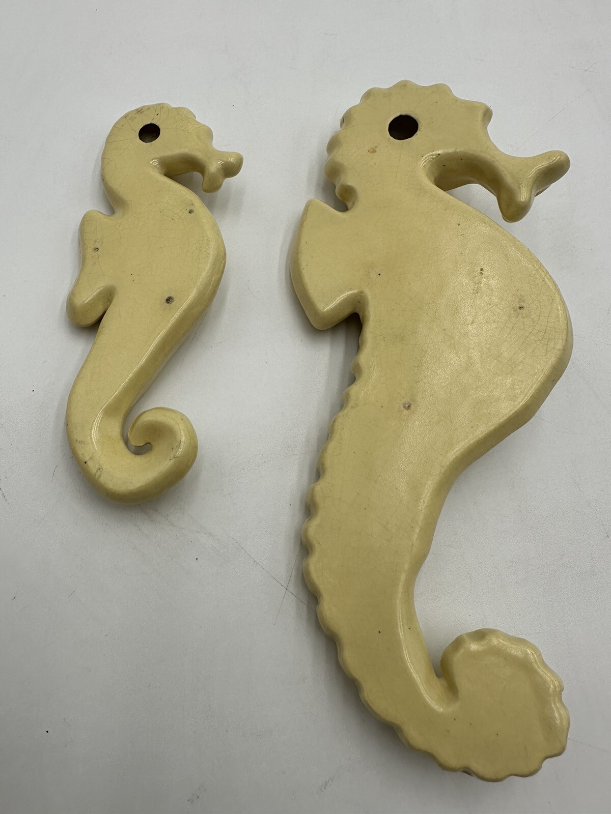 SET OF 2 VINTAGE MCM CHALKWARE SEAHORSES WALL PLAQUES BATHROOM DECOR, MOM & BABY