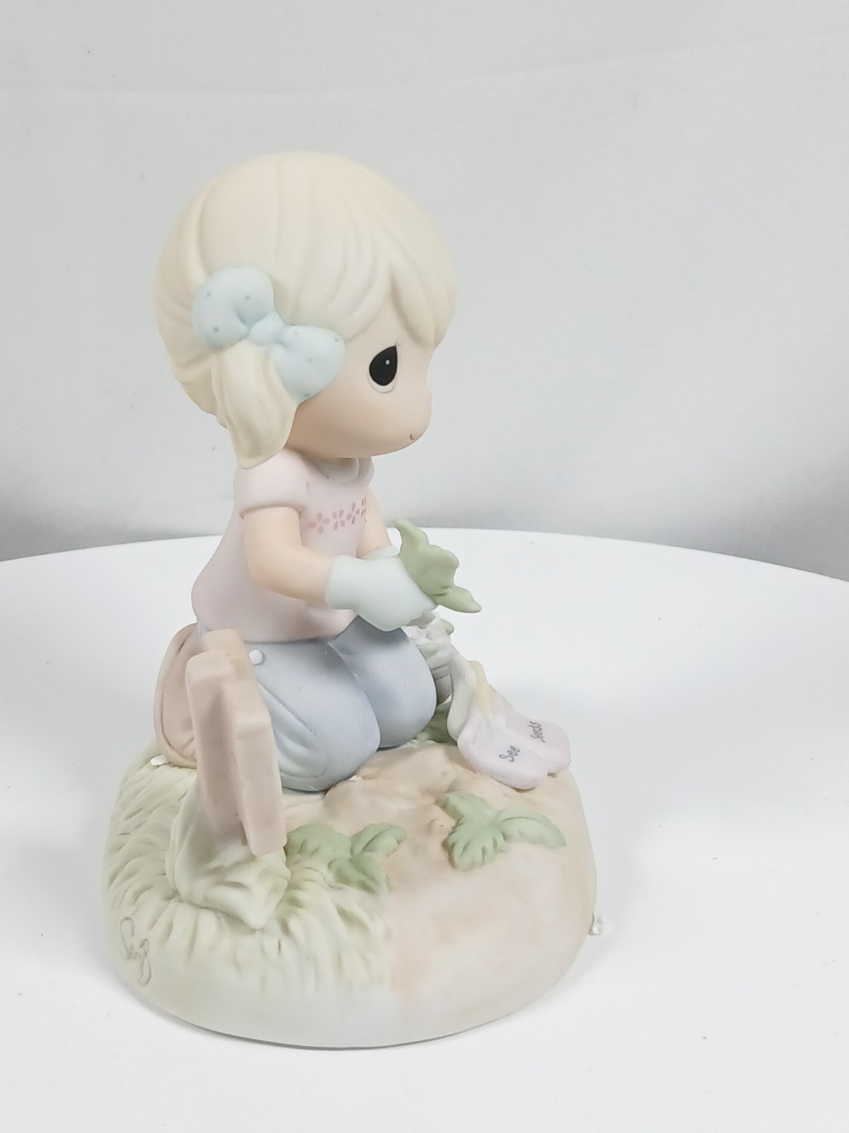 Precious Moments Figurine 2008 Membership – Garden Till Your Hearts Content
