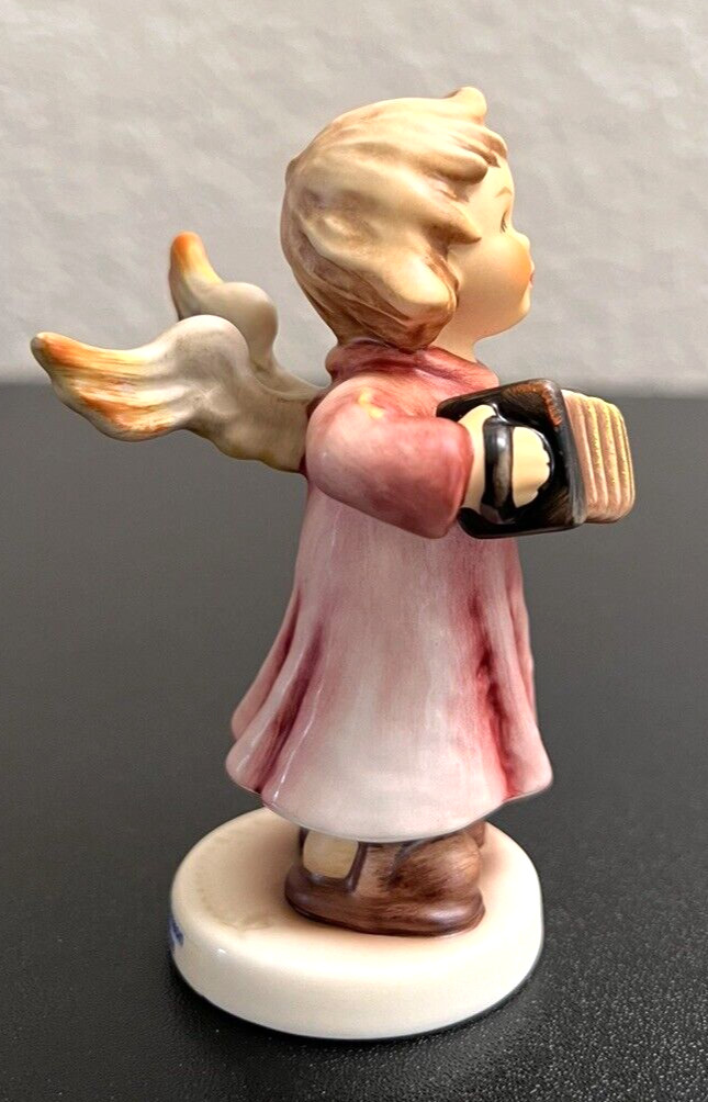 Hummel # 1636 Hum 2096/H “Millennium Bliss” Annual Angel 2000 New!