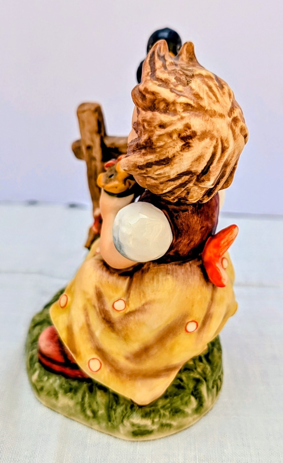 Goebel Hummel Figurine “Sing With Me” #405 original box – TMK-6