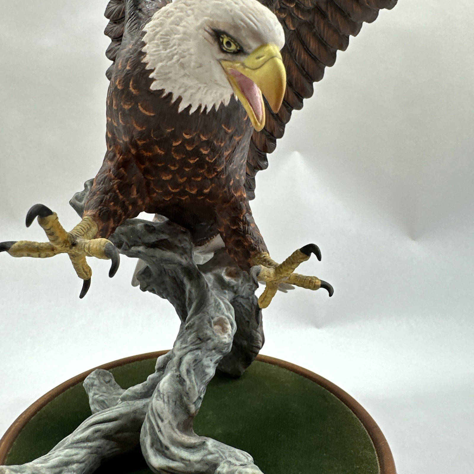 Franklin Mint American Majesty Bald Eagle Porcelain Figurine Van Ruyckevelt 1987