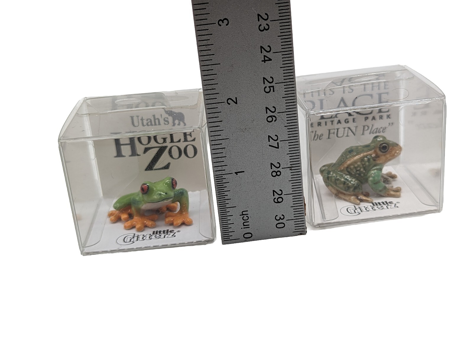 Lot /2 Little Critterz Red-Eyed & Leopard Frogs Hand-Painted Porcelain Mini Figs
