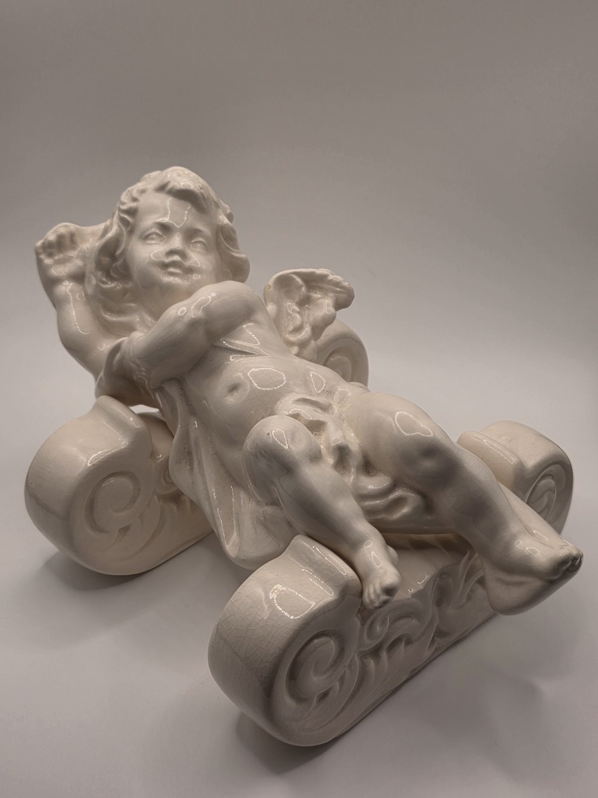 Vintage Ceramic Cherub Angel Figurine Reclining on Scroll Base – Cracks/Read