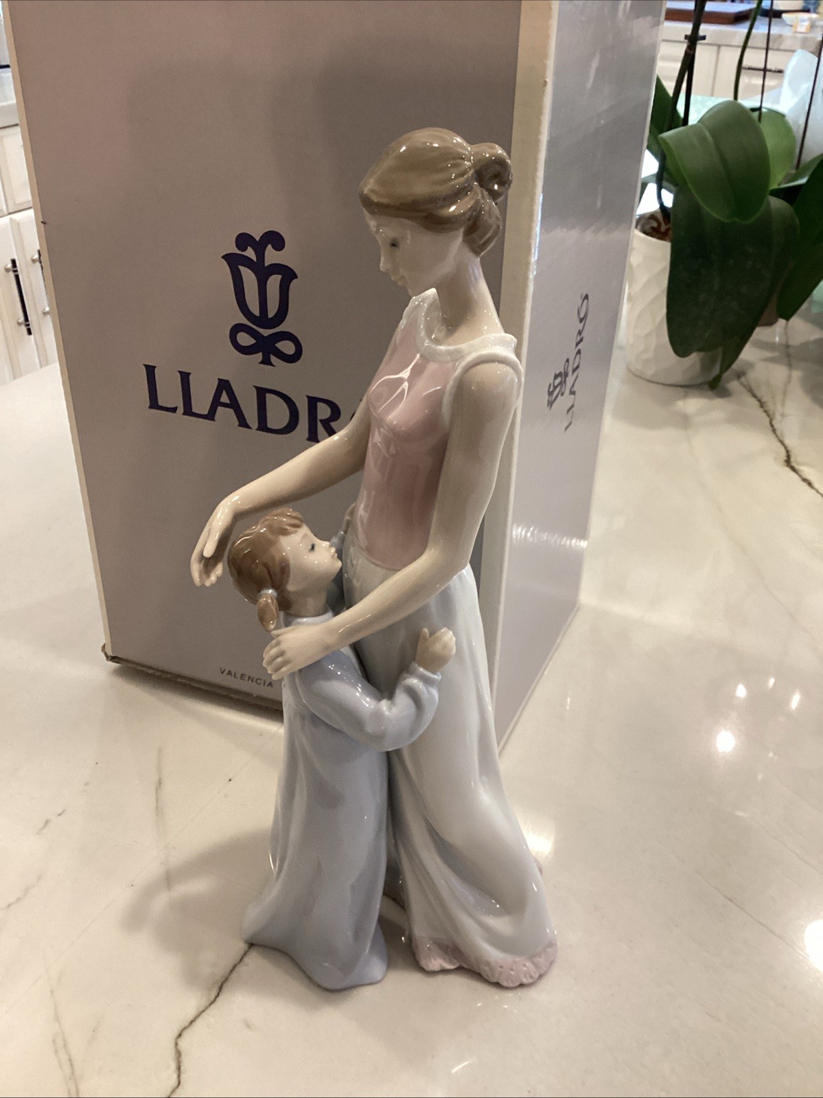 Lladro SOMEONE TO LOOK UP TO ~ Mother Daughter Figurine #6771 with Box MINT