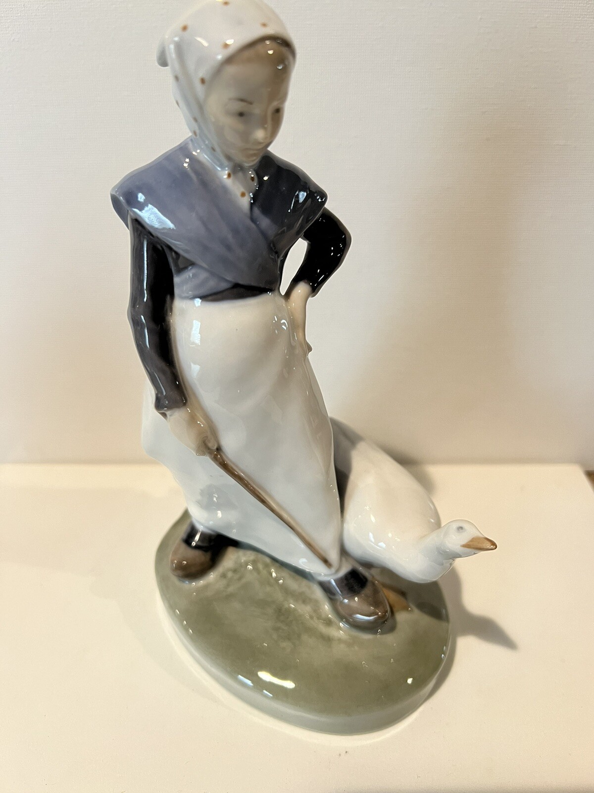 royal Copenhagen goose girl, 1967, realism series #528