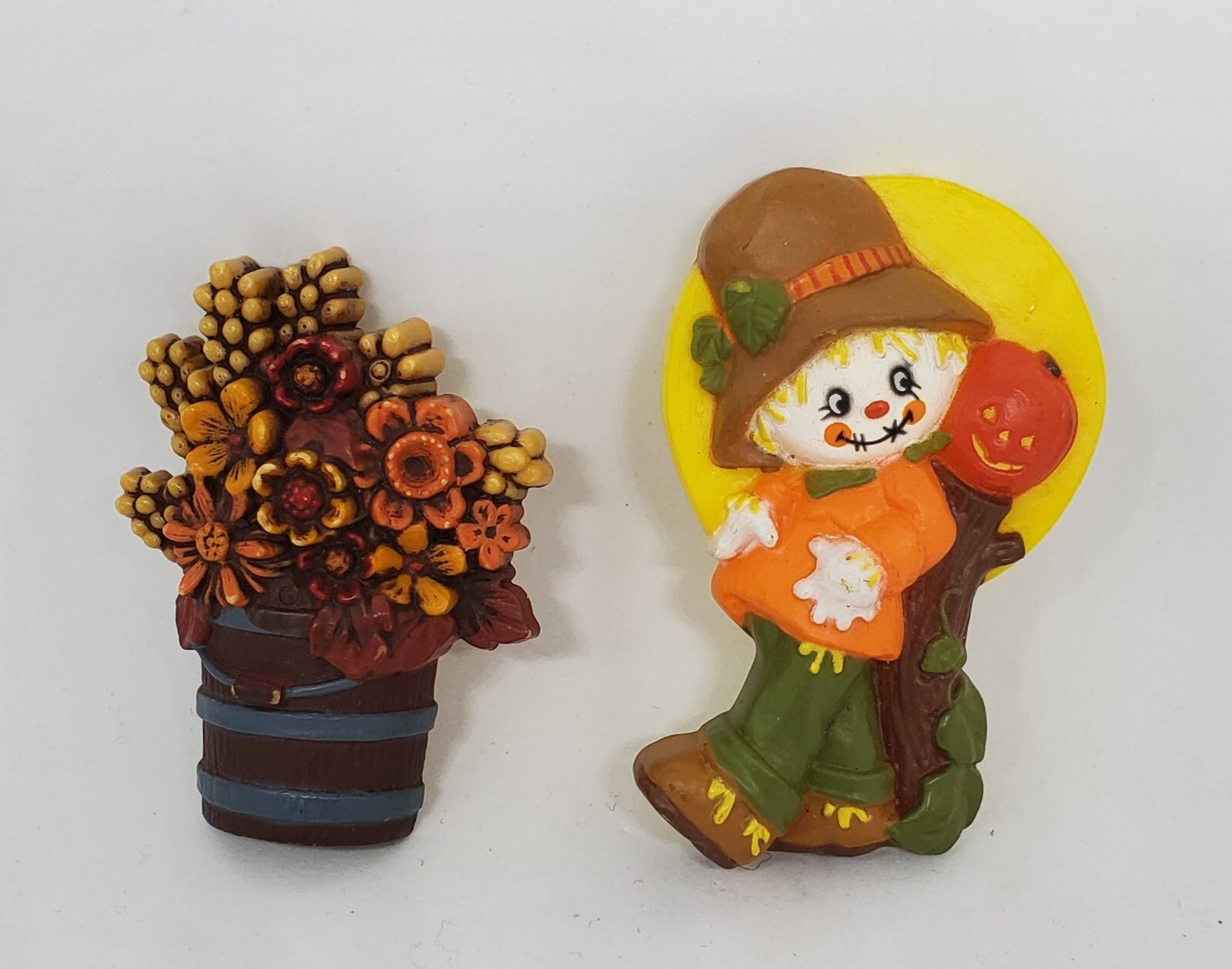 Hallmark Halloween & Fall Lapel Pin.. Scarecrow W/ Pumpkin & Wooden Bucket