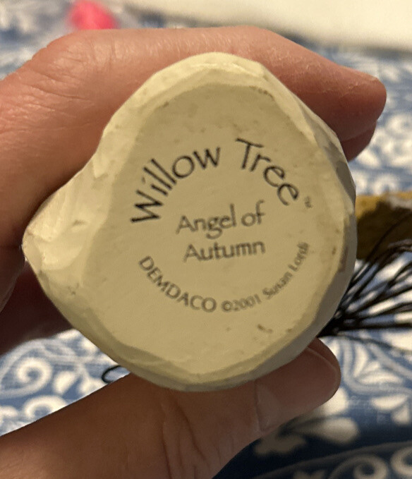 Beautiful Willow Tree Angel Of Autumn Figurine DEMDACO 2001 Susan Lordi