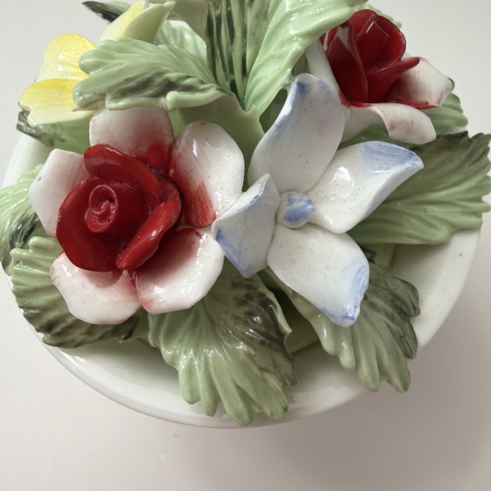 AYNSLEY Fine China Bowl of flowers, roses&leaves in white bowl w/pedestal base