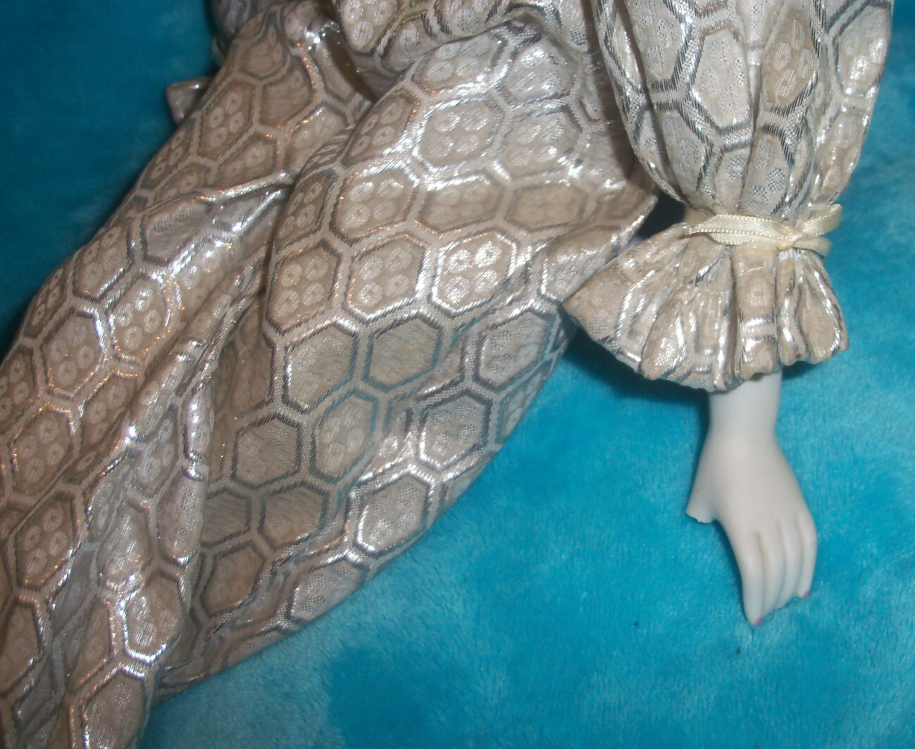Vintage 21″ VICTORIA IMPEX Harlequin Pierrot Doll W/ Flaw-Ceramic Head, Hands
