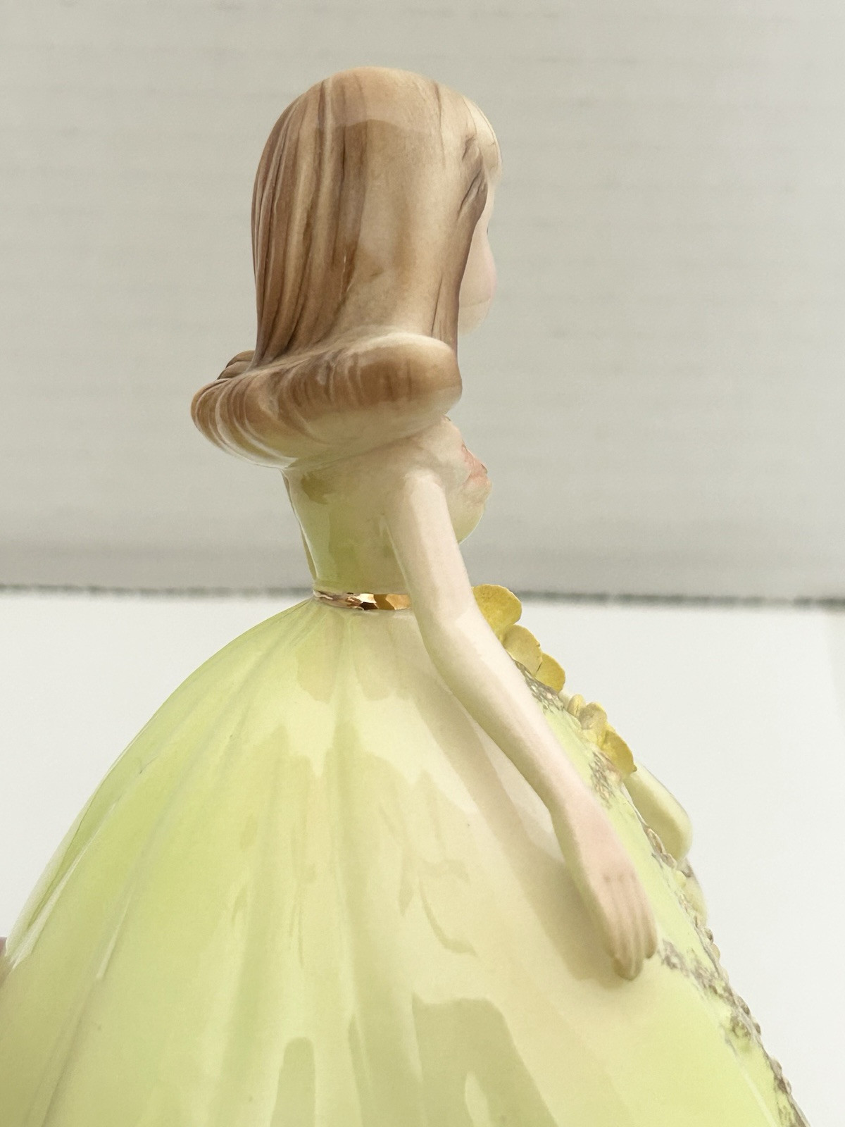 Josef Originals Ladies Of Song The Portrait Series Figurine Green Holding Hat