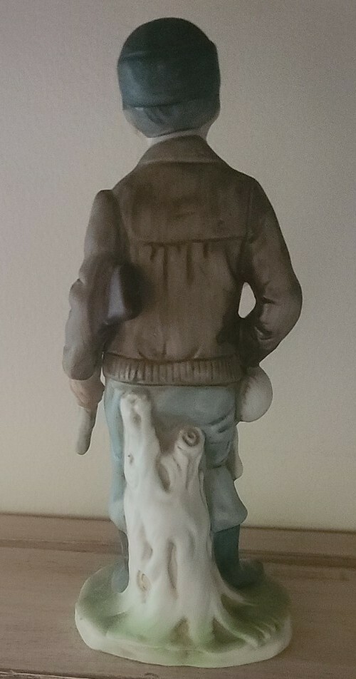 Homco ~ “Man Duck Hunting” ~ 8″ Tall Bisque Porcelain Figurine ~ Japan