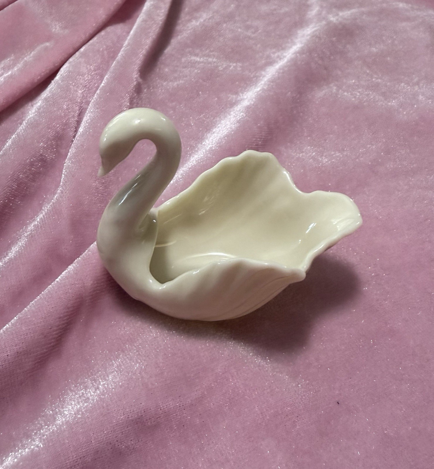 Vintage 2″ Lenox Ivory Porcelain Swan Placecard or Ring Holder “To The Bride”