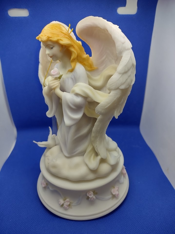 Seraphim Classics Angel music box Figurine