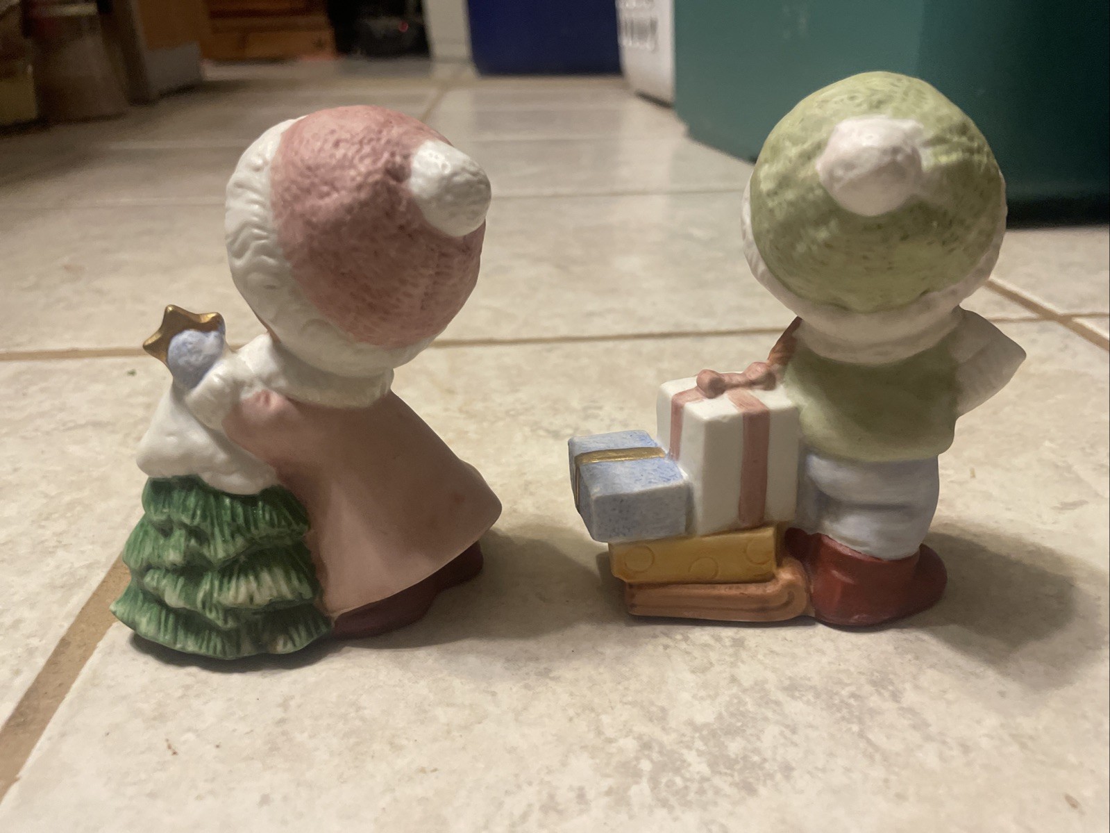 Vintage Homco Christmas Boy and Girl Figurines with Gifts and Tree #5556