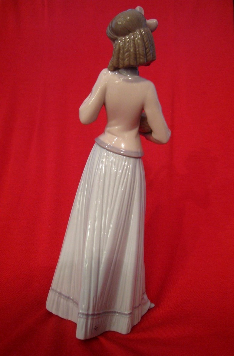LLADRO INNOCENCE IN BLOOM #7644 GIRL WITH FLOWERS 1996 COLLECTORS SOCIETY IN BOX