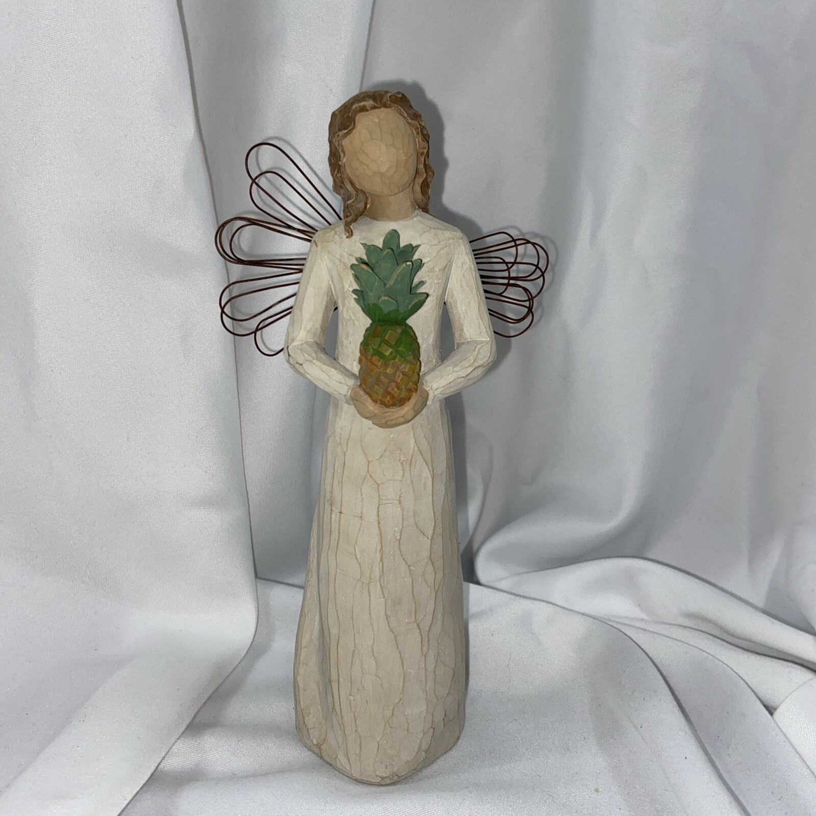 Willow Tree Welcoming Angel Holding Pineapple Susan Lordi 2002 8 1/4” Tall