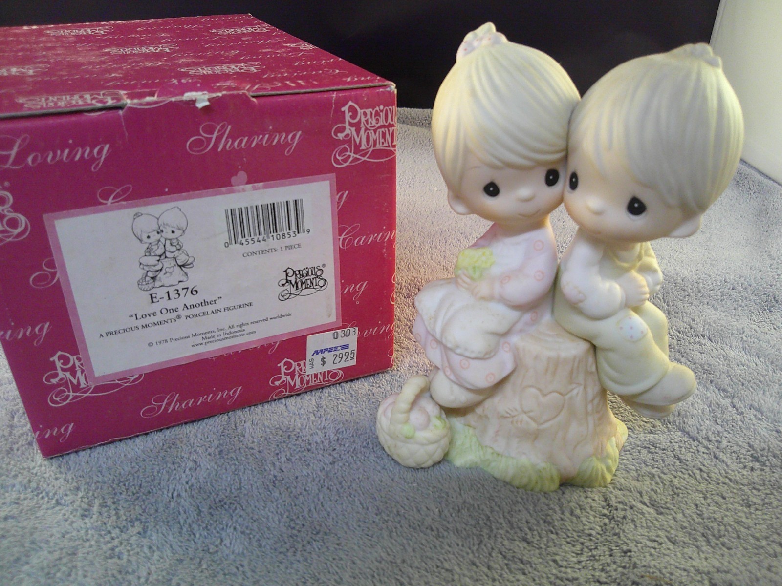 Precious Moments ‘Love One Another’ Porcelain Figurine 1978 E-1376 hammer symbo