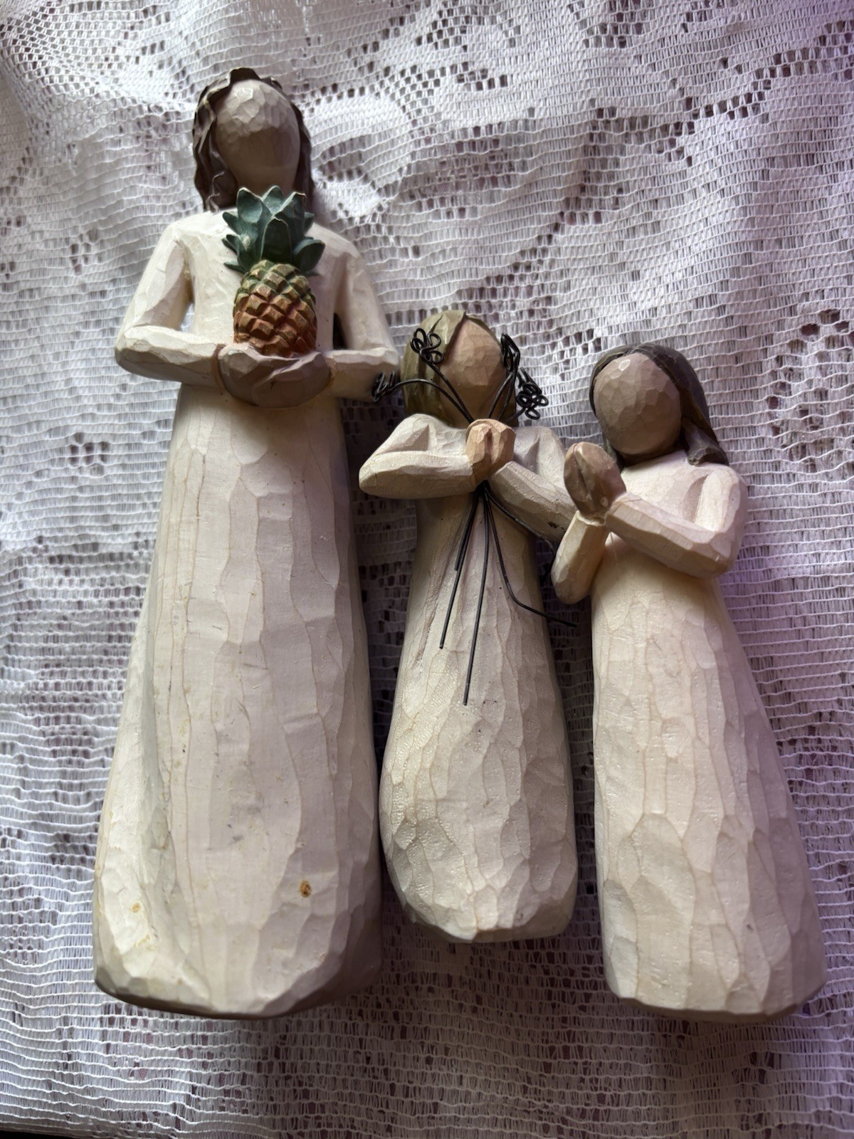 Lot 3 Willow Tree Welcoming angel 2007 & Friendship Sisters By Heart 2000 , 2004