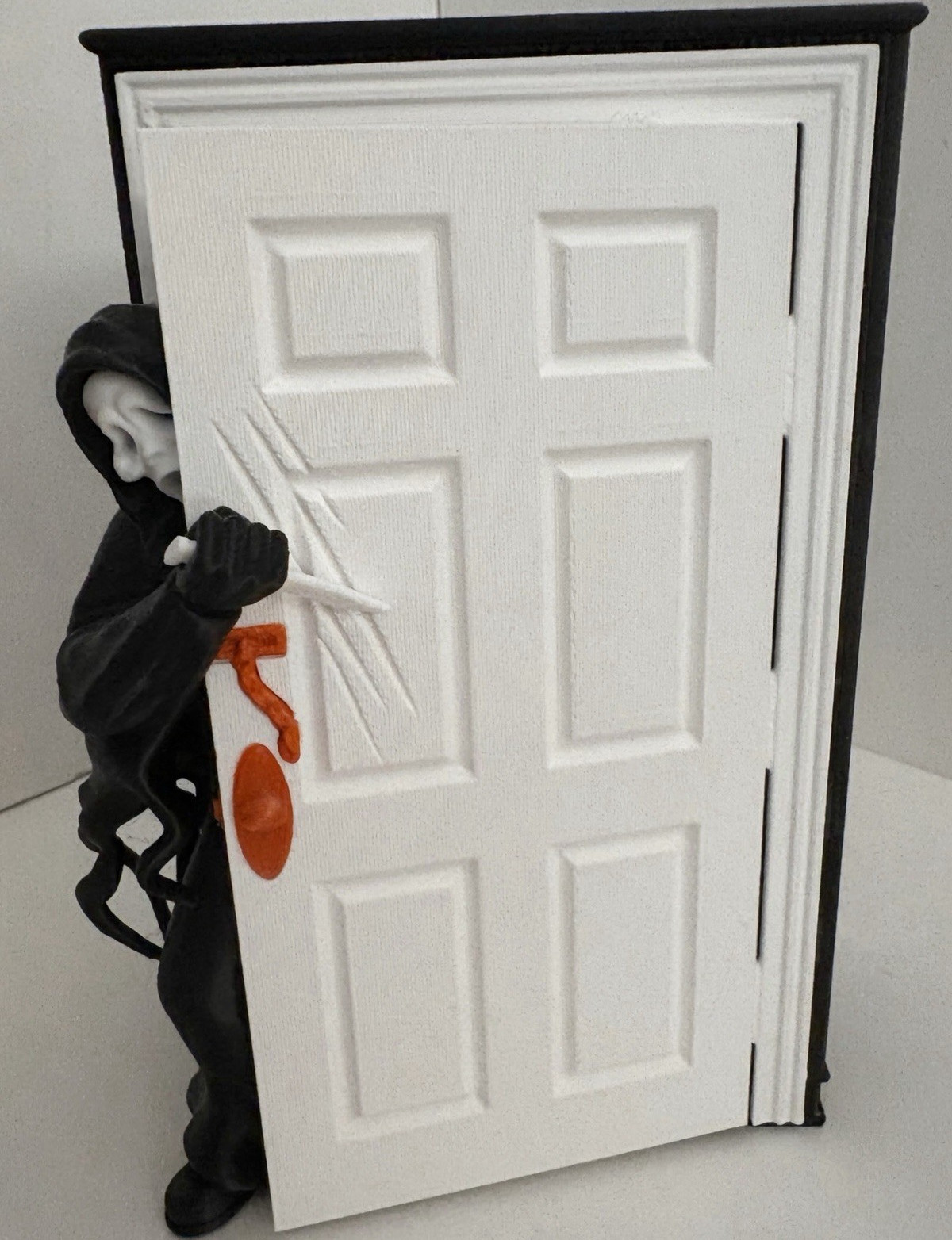 Ghostface Scream Horror Figurine w/ Door, 3D Effect Plastic Black/White/Orange