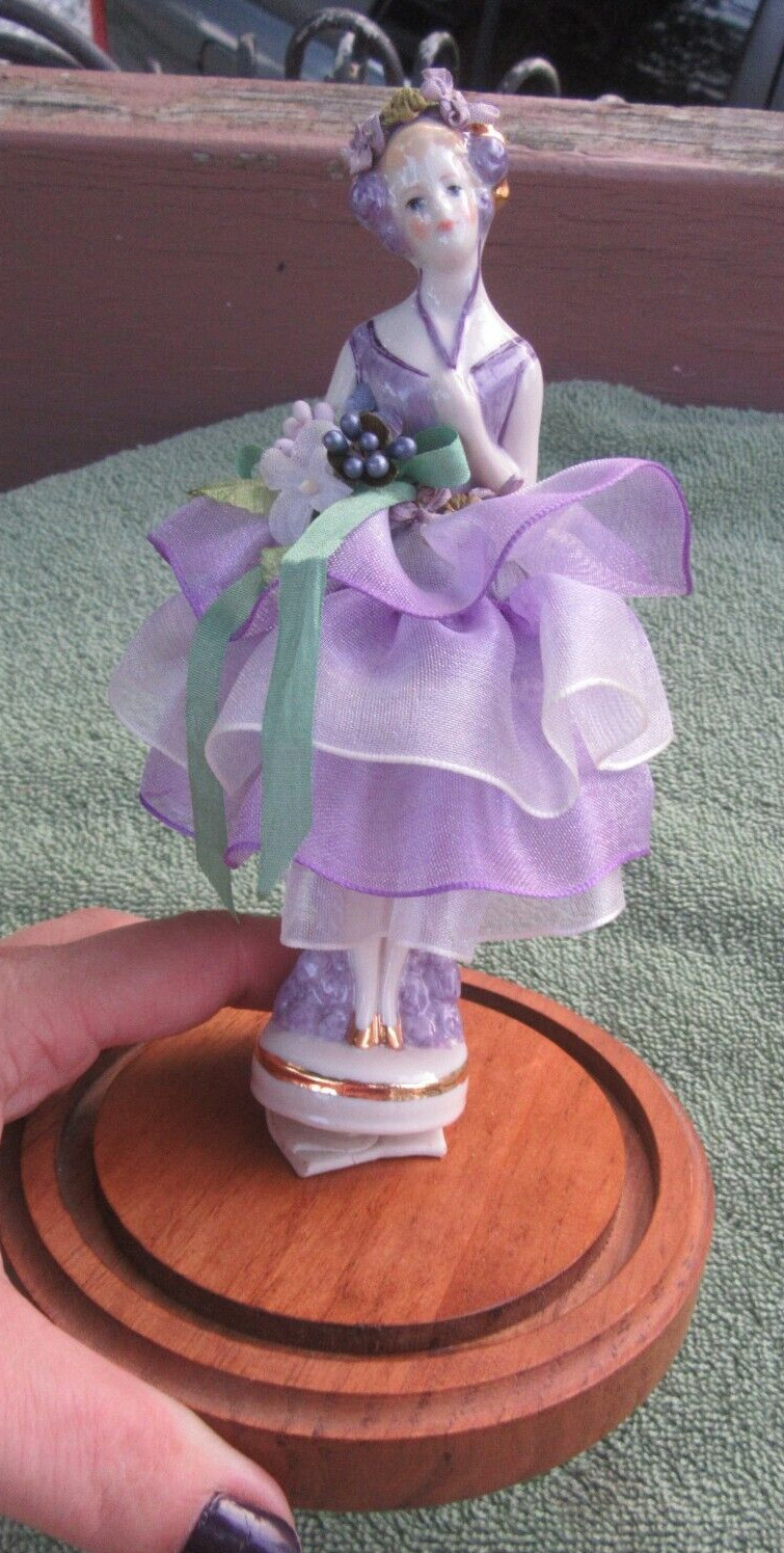 Vintage Porcelain Bisque porcelain Victorian Lady elegant 6.5″ in glass dome 8″