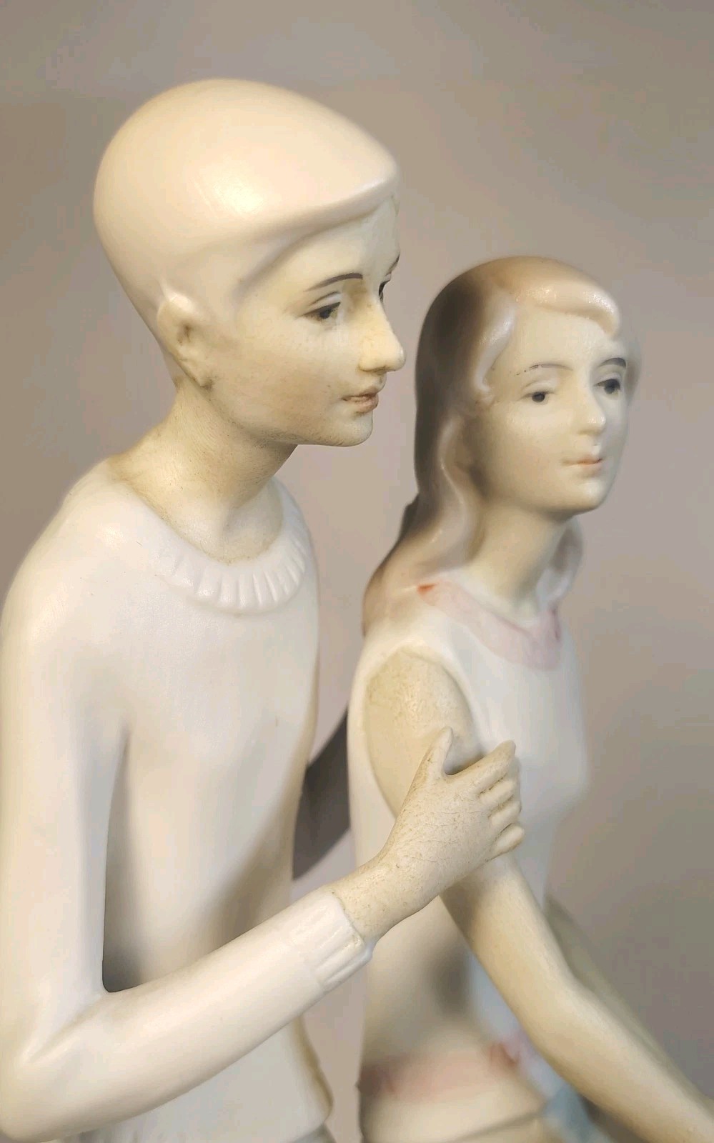 Vtg Porcelain Figurine Boy & Girl Young Lovers on Barrel Royal Crown #2385 Rare