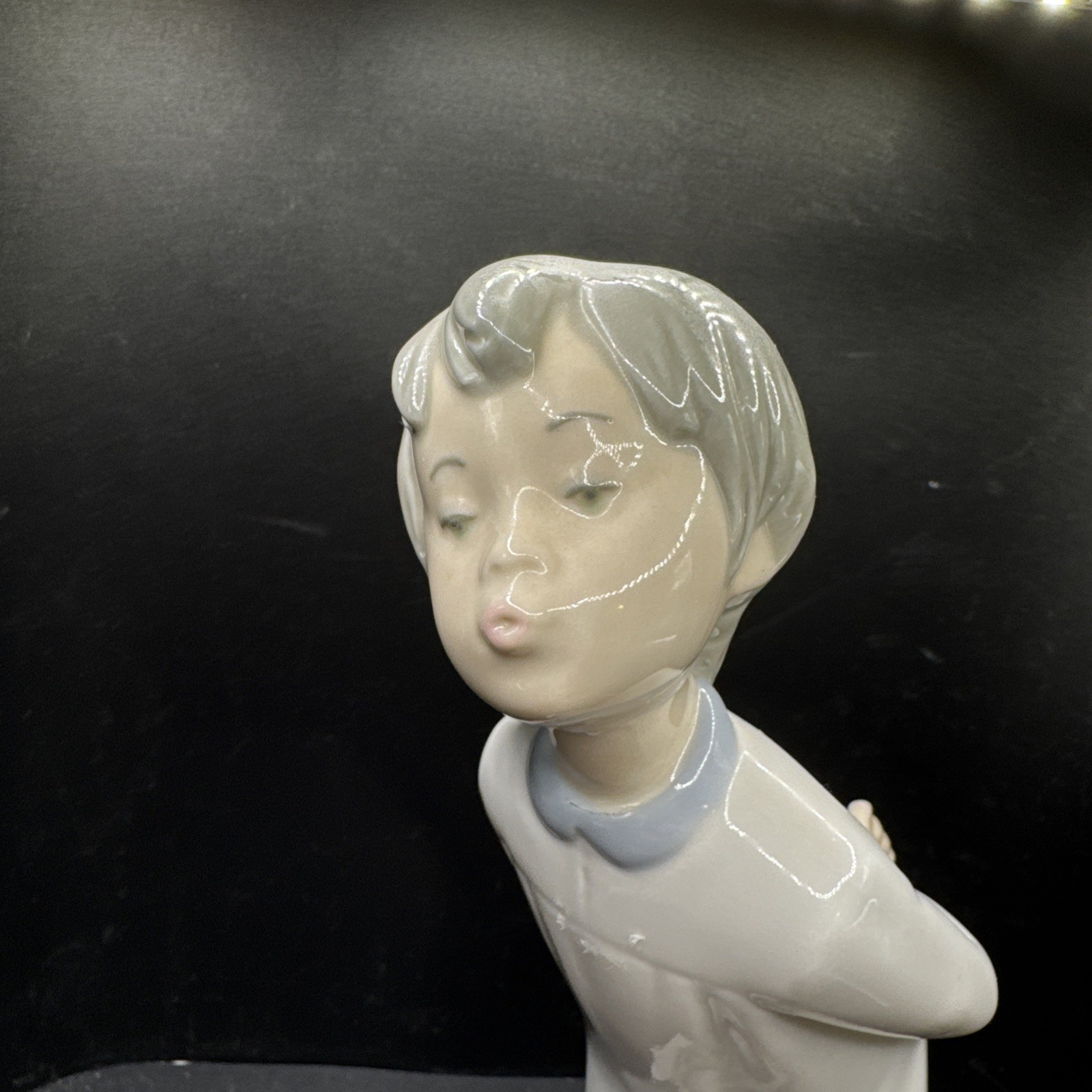 Vintage Nao Lladro Zaphir Spain ‘Kissing Boy’ Porcelain Figurine #4869 9.5″