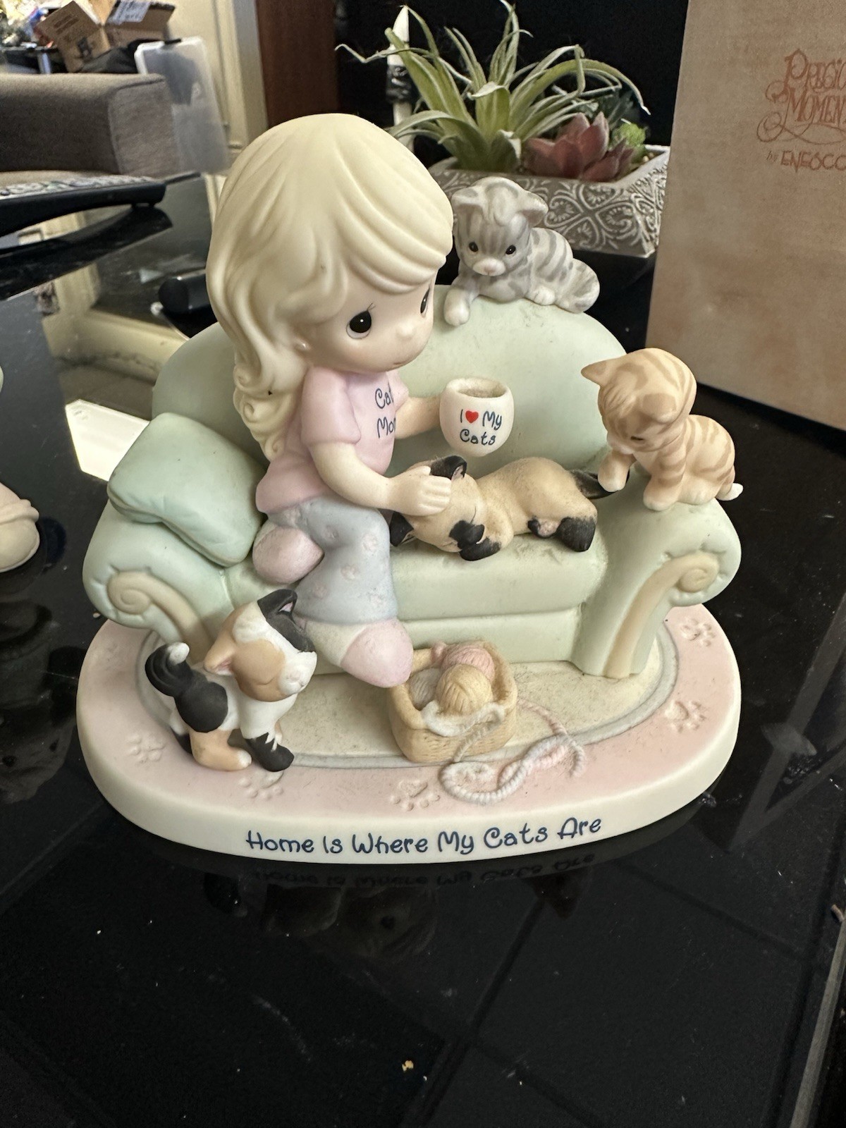 PRECIOUS MOMENTS Pawprints “Home Is Where My Cats Are” Porcelain Figurine