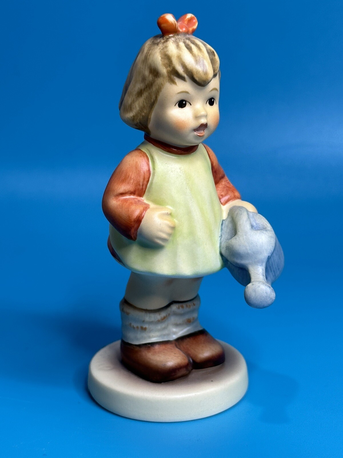 Vintage Goebel M.I. Hummel Club 1997-1998 Figurine “NATURE’S GIFT” Hum 729 TMK-7
