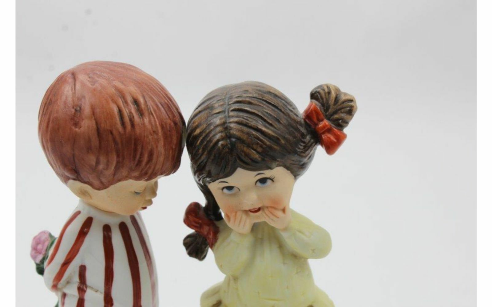 Gorham Moppets 1971 Boy Girl Love Flowers Gift Surprise Kiss Figurine 6.5″ tall