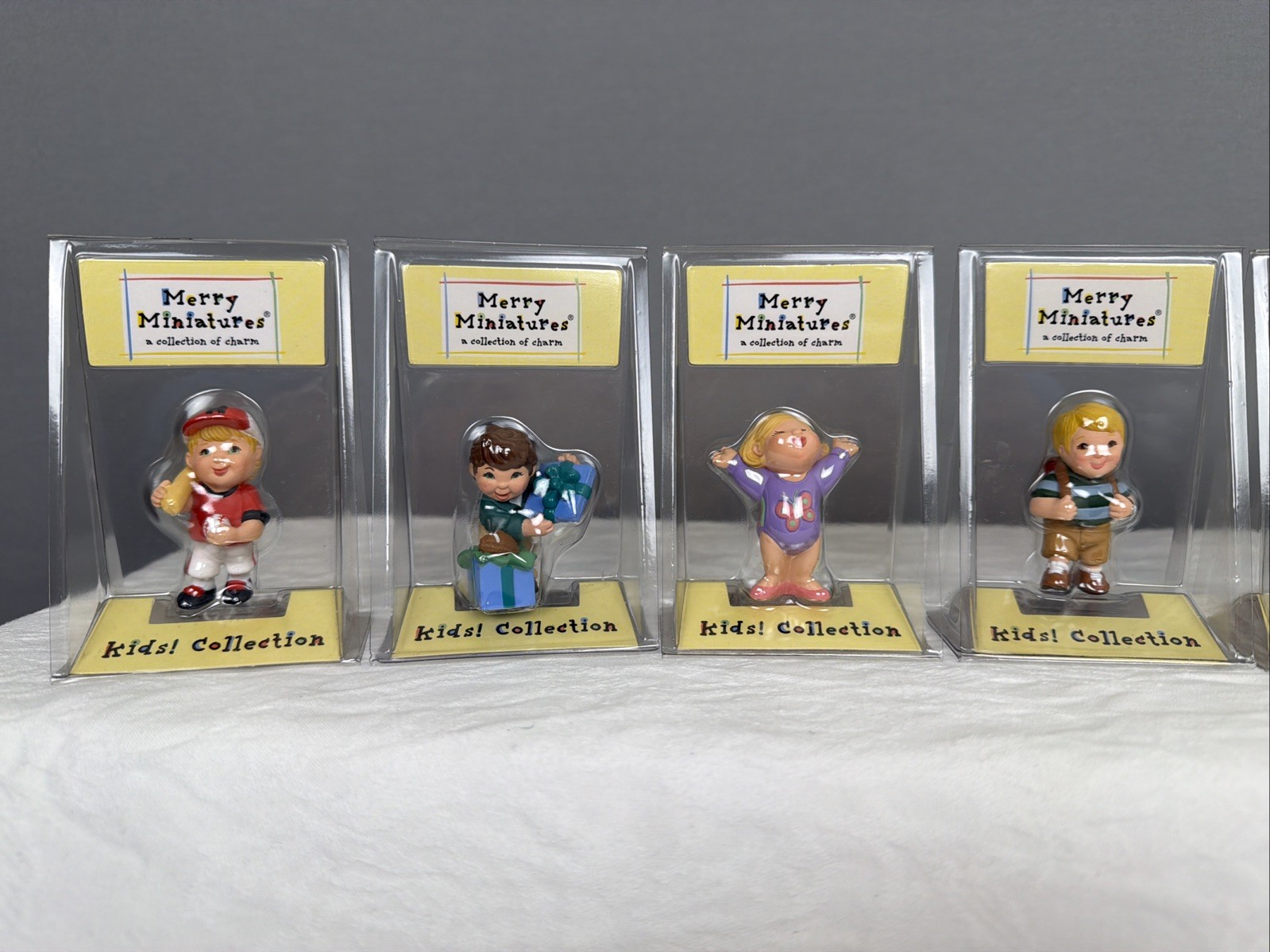 Hallmark 2000, 2002 Merry Miniatures Itty Bitty Bears And Kids Collect Lot Of 31